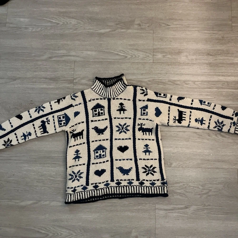 Vintage Jones New York Cream and navy blue hand knit cotton sweater Size Small